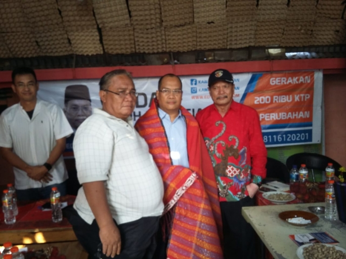 Ulos untuk Edy Ikhsan menuju Balaikota